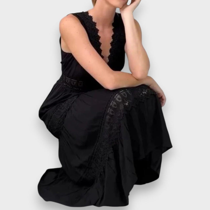 Marisol | Elegante vestido de encaje con escote en pico
