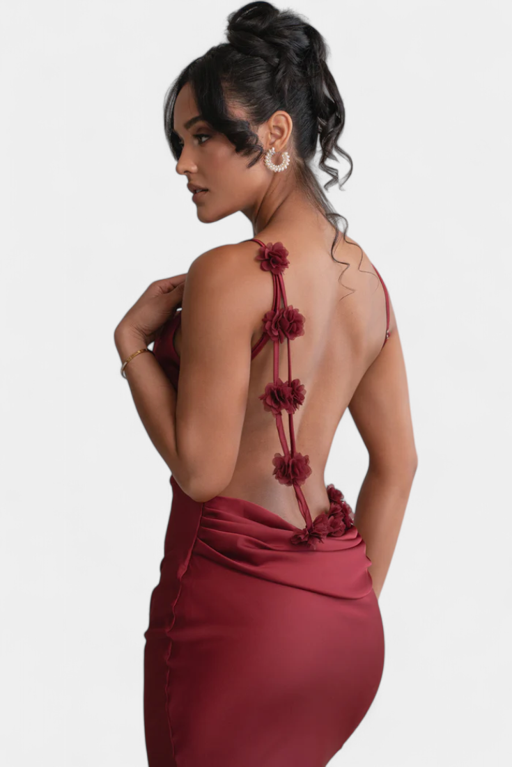 Mercedes Vestido de Novia con Detalle de Flores y Cuello Drapeado