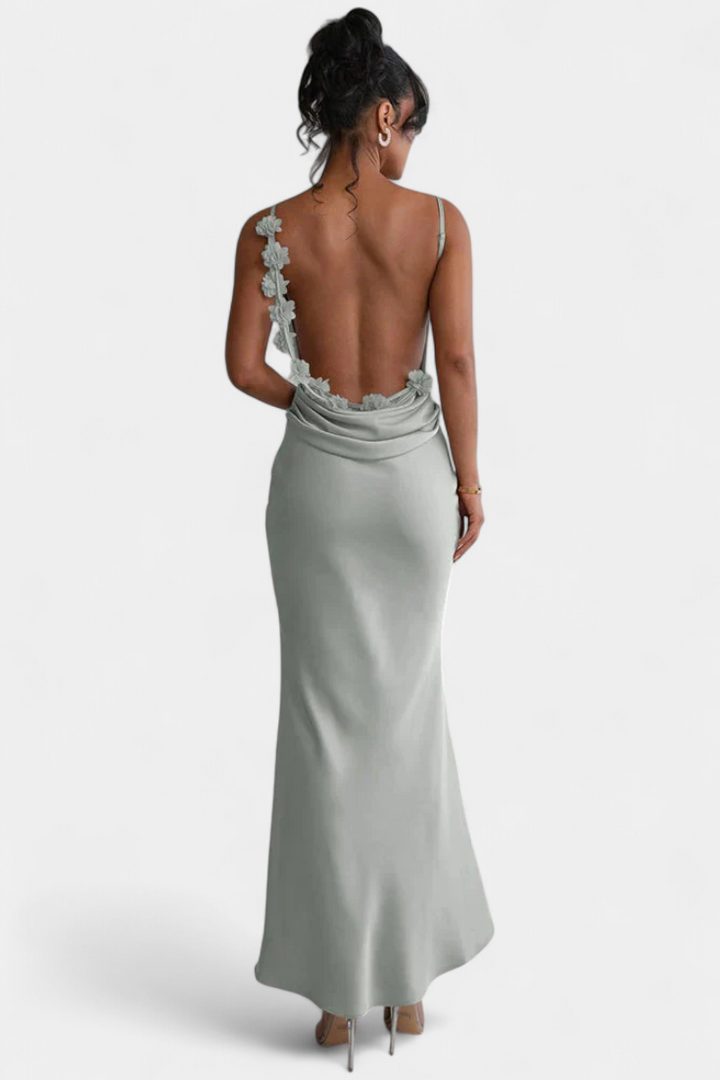 Mercedes Vestido de Novia con Detalle de Flores y Cuello Drapeado