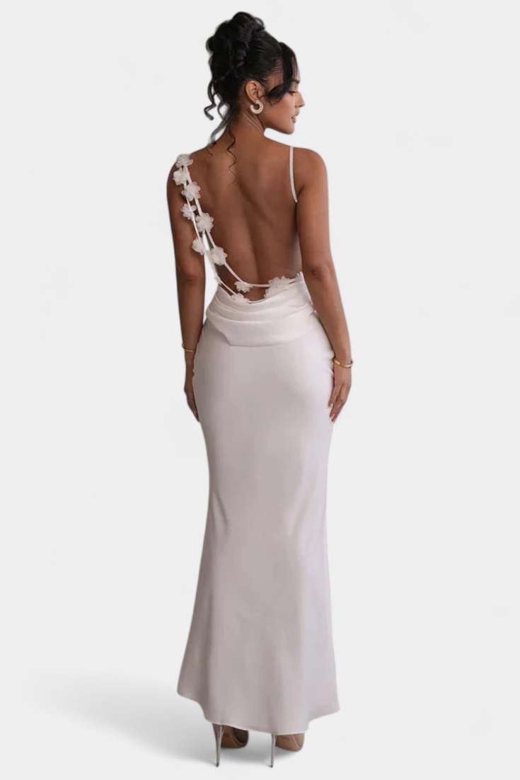 Mercedes Vestido de Novia con Detalle de Flores y Cuello Drapeado