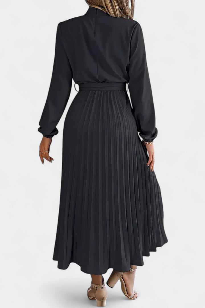 Theresa Vestido con Cuello Alto y Cinturón Plisado